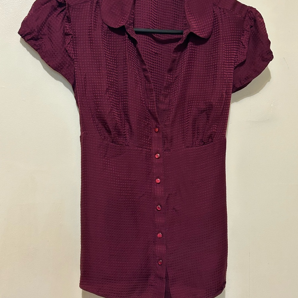 Banana Republic Blouse XS  Silk Short-Sleeve Button Front Blouse - Burgundy
